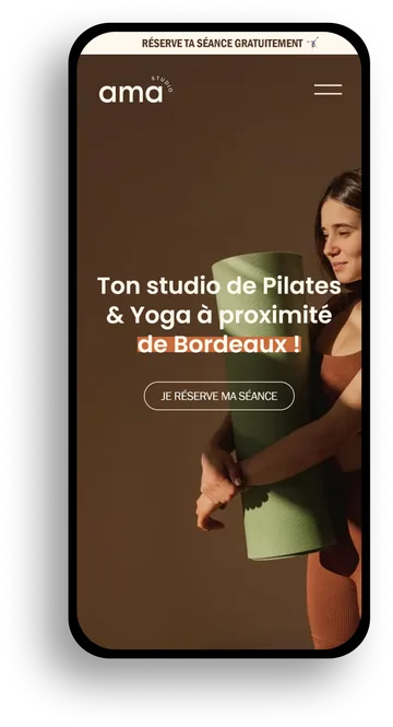 Site de AMA Studio affiché sur un téléphone