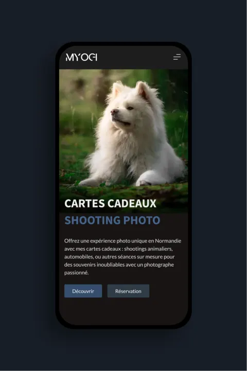 Page d’accueil mobile du site Myogi, photographe animalier, avec chien blanc en photo et cartes cadeaux shooting