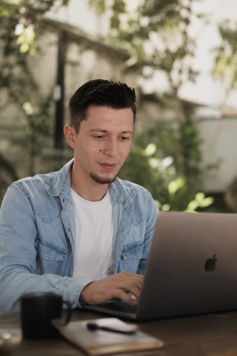 Alexis Pennel, développeur web freelance à Calais