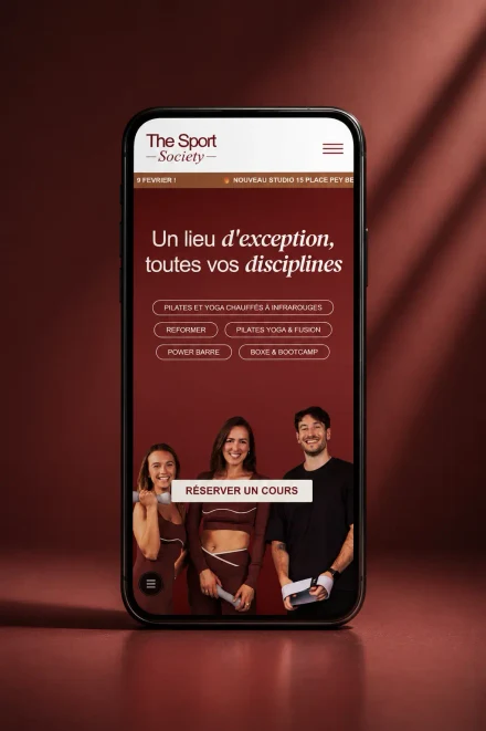 Page d'accueil mobile du site The Sport Society, salle de sport avec coachs et disciplines pilates, boxe, bootcamp